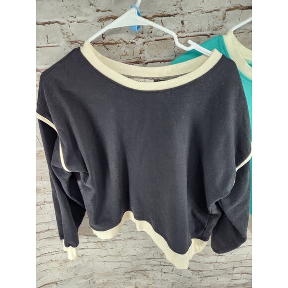 Set Of 2 Zenana Tops Size Medium NEW Black And Aqua Long Sleeve - Picture 2 of 4